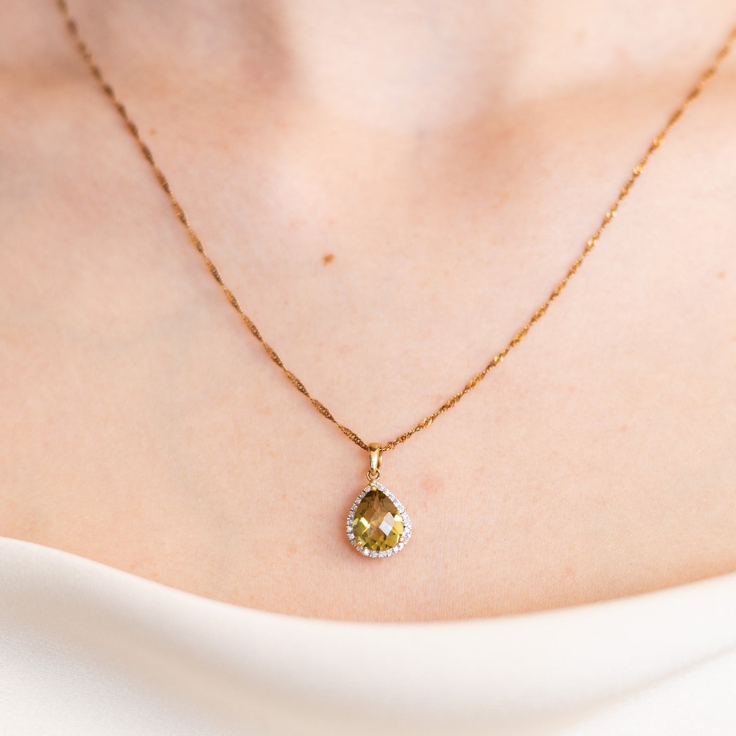 Collar Peridoto Pear Cut y Diamantes