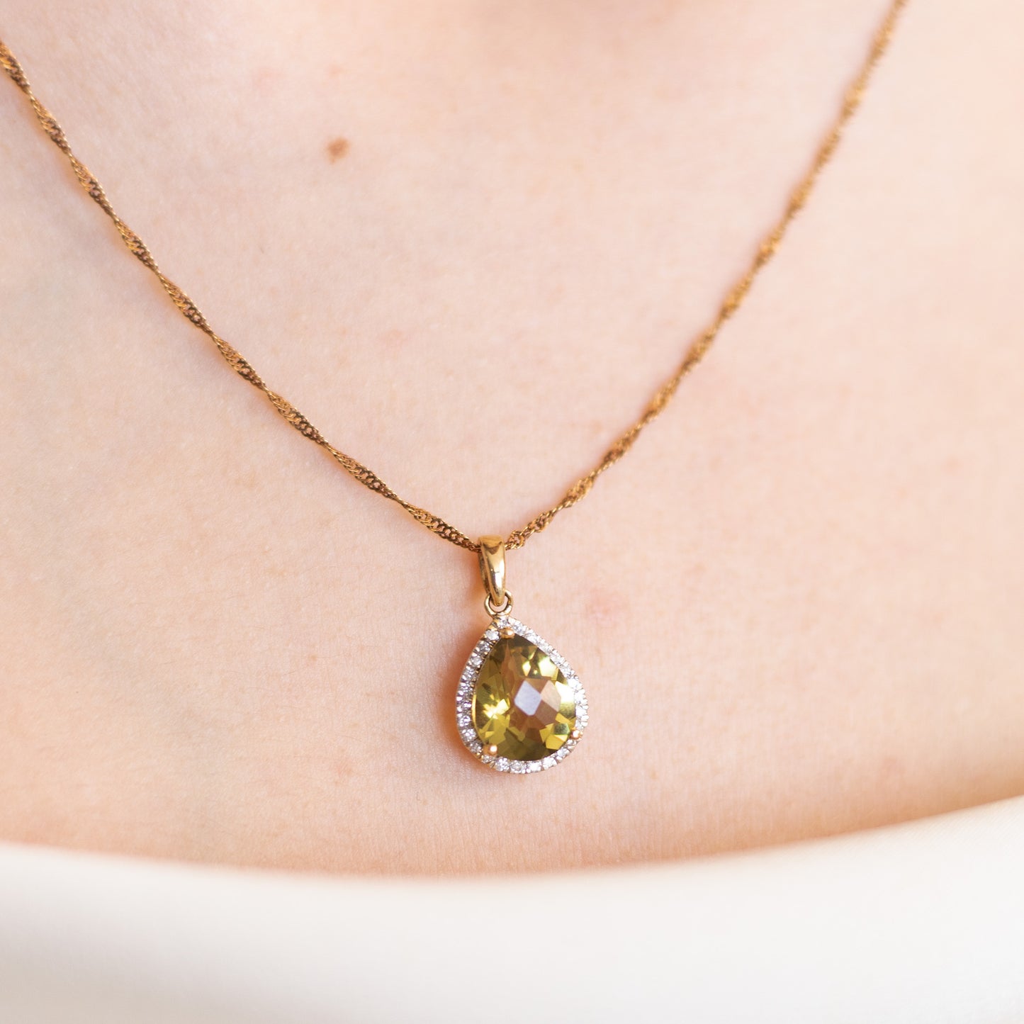 Collar Peridoto Pear Cut y Diamantes