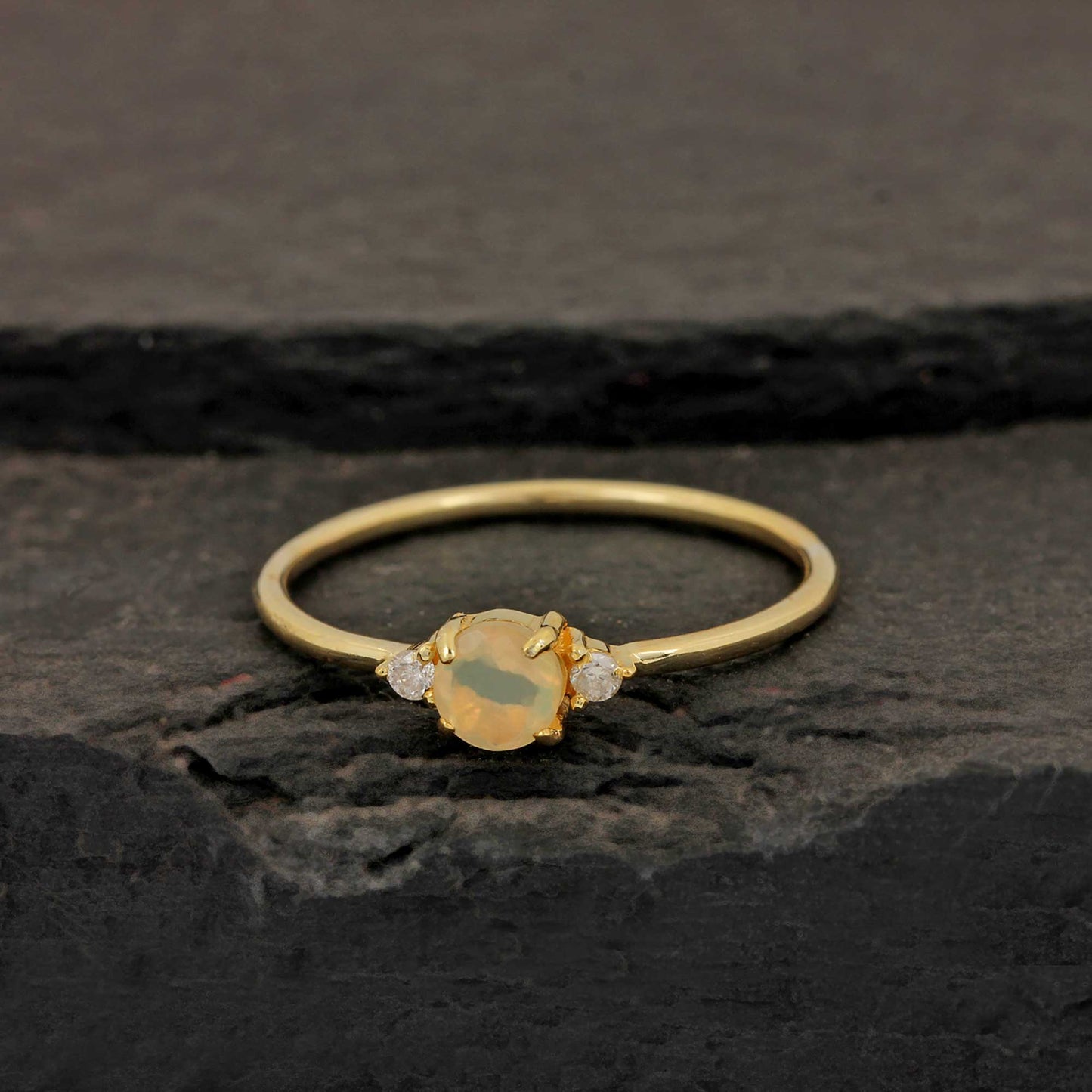 Anillo Ópalo Three Stone