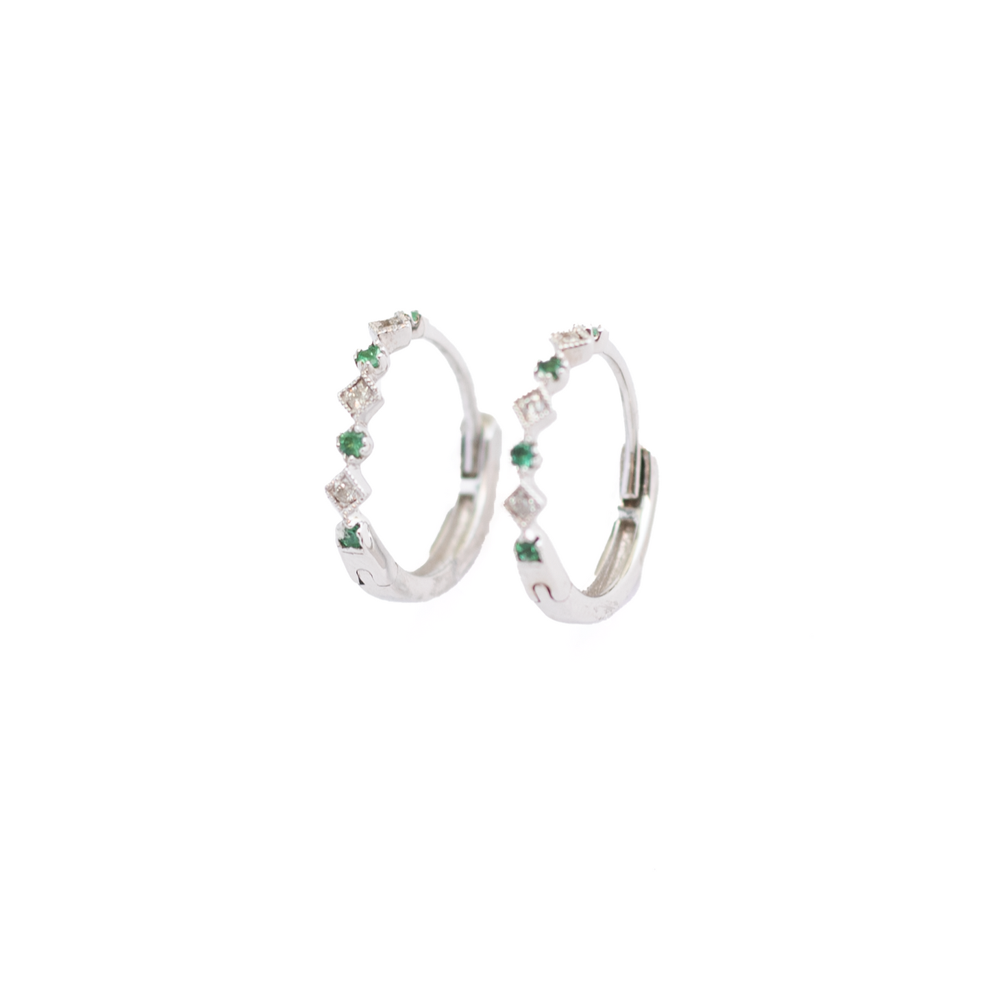 Arracadas Huggie Esmeralda y Diamante